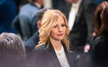 Átlátszó: százmilliós Hermès táskával fotózták le Várkonyi Andreát Cannes-ban