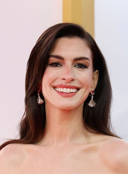Anne Hathaway 10 évig vak volt a bal szemére
