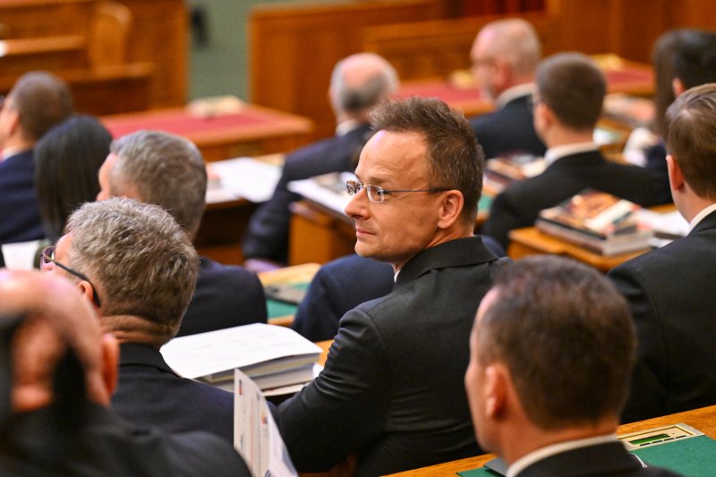 Az esk&uuml;t&eacute;tellel megalakult az Orsz&aacute;ggyűl&eacute;s, megszűnt az Orb&aacute;n-korm&aacute;ny megb&iacute;zat&aacute;sa, Sulyok a jogrendre figyelmeztetett