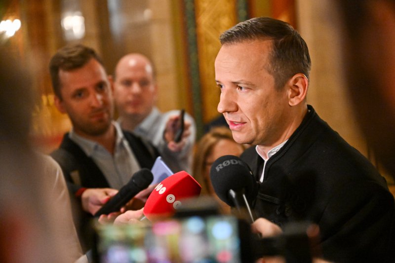 Az esk&uuml;t&eacute;tellel megalakult az Orsz&aacute;ggyűl&eacute;s, megszűnt az Orb&aacute;n-korm&aacute;ny megb&iacute;zat&aacute;sa, Sulyok a jogrendre figyelmeztetett