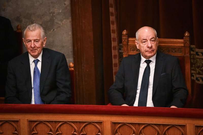 Az esk&uuml;t&eacute;tellel megalakult az Orsz&aacute;ggyűl&eacute;s, megszűnt az Orb&aacute;n-korm&aacute;ny megb&iacute;zat&aacute;sa, Sulyok a jogrendre figyelmeztetett