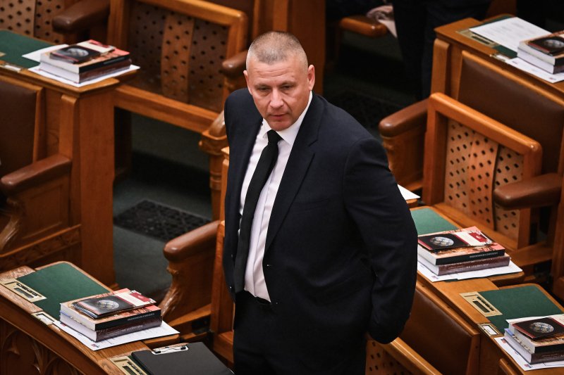 Az esk&uuml;t&eacute;tellel megalakult az Orsz&aacute;ggyűl&eacute;s, megszűnt az Orb&aacute;n-korm&aacute;ny megb&iacute;zat&aacute;sa, Sulyok a jogrendre figyelmeztetett