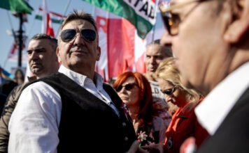 Bayer Zsolt mostantól szép hosszú cikkeket ígér, mindenféle durvaság nélkül
