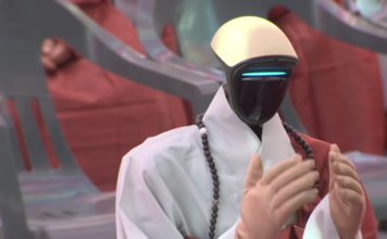 Bemutatták az első robotszerzetest, de nem aratott osztatlan sikert