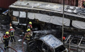 Buszba csapódott egy tehervonat Bangkokban, több halálos áldozat is van