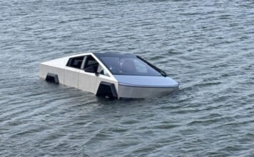 Direkt a tóba hajtott, mert azt hitte, a Tesla Cybertruck a vízen is simán átmegy