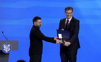 Elismerést adományozott Zelenszkij Budapestnek, Karácsony Gergely vette át Kijevben
