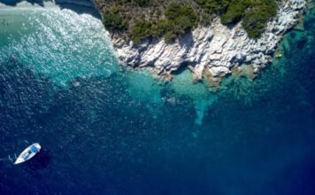 Fogalma sincs a görögöknek, hogy került egy robbanóanyagokkal megrakott drón a turistaparadicsom partjaihoz