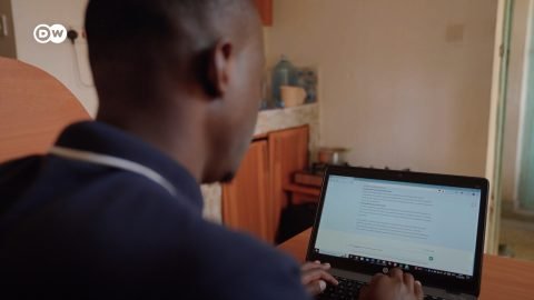 "Gajdics akkor csin&aacute;lta volna j&oacute;l, ha el&eacute;nekli ő is" &ndash; bemutatjuk Mronkot, a Gajdics-tang&oacute; alkot&oacute;j&aacute;t