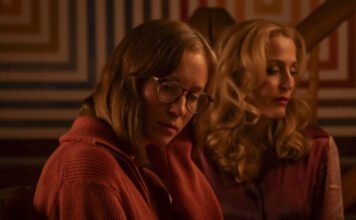 Gillian Anderson csuromvéresen szereti a leszbikus szexet – agyament horrorkomédiát láttunk Cannes-ban