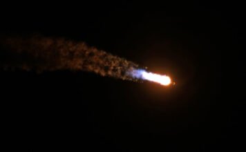 Hamarosan a Holdba csapódik a SpaceX rakétája