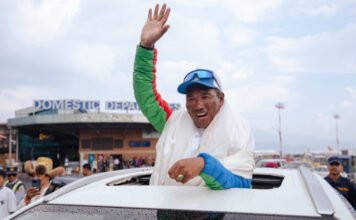 Harminckét év alatt harminckétszer jutott fel a Mount Everest csúcsára egy nepáli serpa