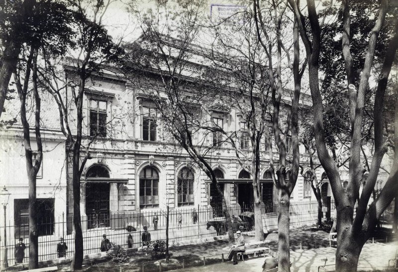 Horthy, Lenin, Roosevelt, November 7. &ndash; ideol&oacute;giai csat&aacute;roz&aacute;sok a budapesti utcan&eacute;vt&aacute;bl&aacute;kon