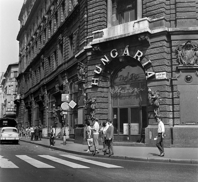 Horthy, Lenin, Roosevelt, November 7. &ndash; ideol&oacute;giai csat&aacute;roz&aacute;sok a budapesti utcan&eacute;vt&aacute;bl&aacute;kon