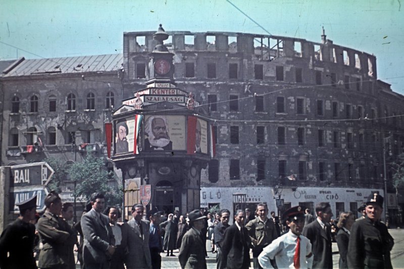 Horthy, Lenin, Roosevelt, November 7. &ndash; ideol&oacute;giai csat&aacute;roz&aacute;sok a budapesti utcan&eacute;vt&aacute;bl&aacute;kon