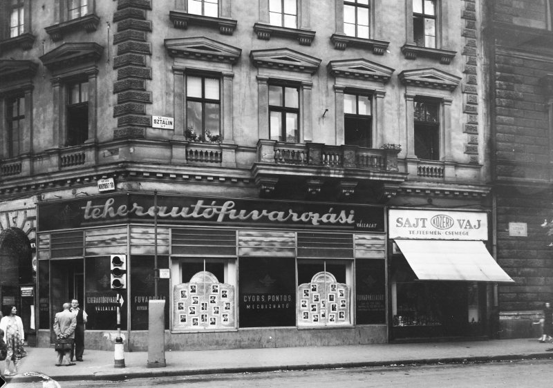 Horthy, Lenin, Roosevelt, November 7. &ndash; ideol&oacute;giai csat&aacute;roz&aacute;sok a budapesti utcan&eacute;vt&aacute;bl&aacute;kon