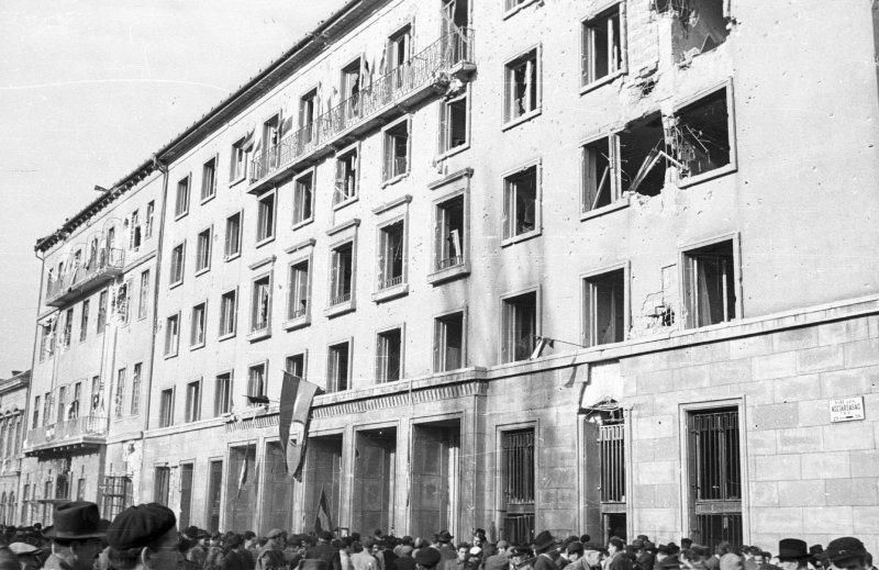 Horthy, Lenin, Roosevelt, November 7. &ndash; ideol&oacute;giai csat&aacute;roz&aacute;sok a budapesti utcan&eacute;vt&aacute;bl&aacute;kon