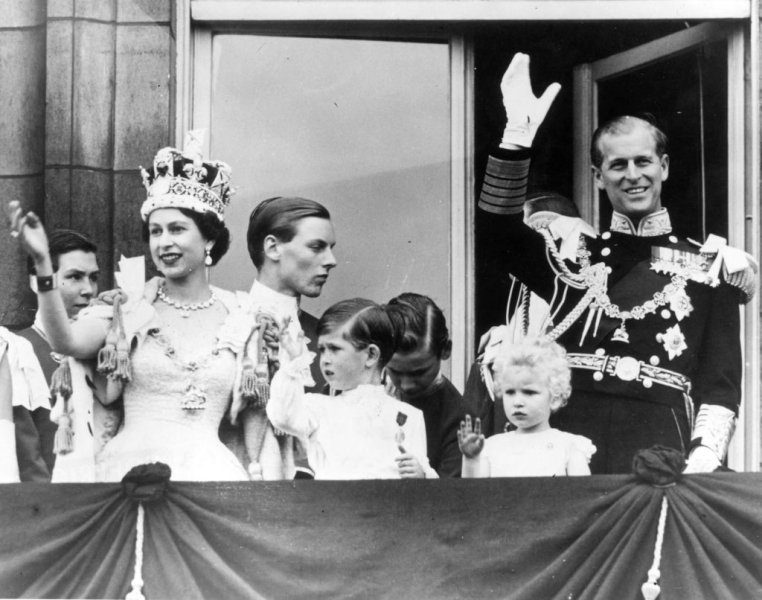 &Iacute;gy kezdte egyre tudatosabban haszn&aacute;lni a m&eacute;di&aacute;t a brit kir&aacute;lyi csal&aacute;d, amelynek F&uuml;l&ouml;p volt az agytr&ouml;sztje
