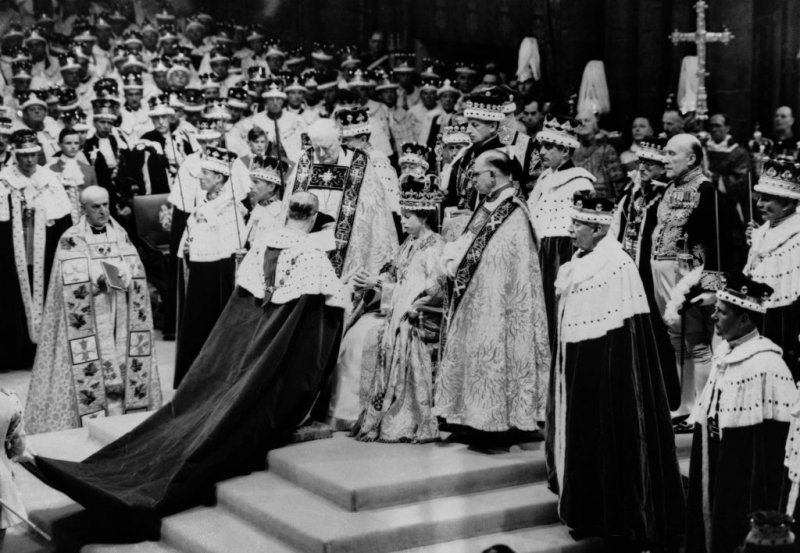 &Iacute;gy kezdte egyre tudatosabban haszn&aacute;lni a m&eacute;di&aacute;t a brit kir&aacute;lyi csal&aacute;d, amelynek F&uuml;l&ouml;p volt az agytr&ouml;sztje