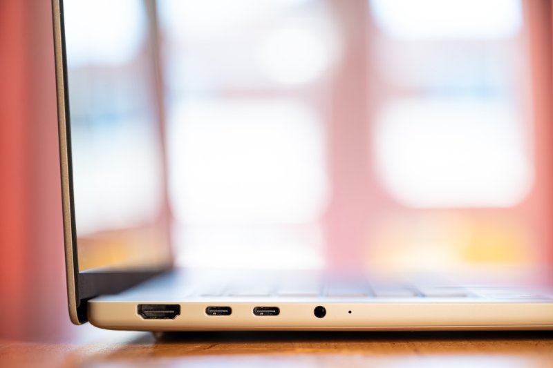 Itt egy laptop, ha MacBookot szeretne, de nem tud Windows nélkül élni