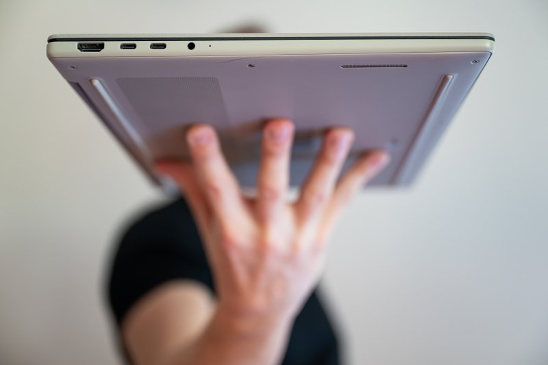 Itt egy laptop, ha MacBookot szeretne, de nem tud Windows nélkül élni