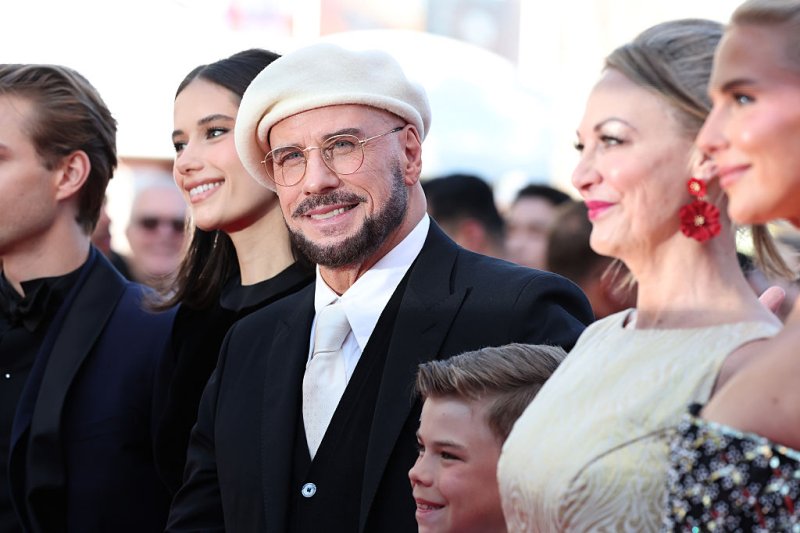 John Travolta új stílusa: egyesek szerint röhejes, mások szerint 20 évet fiatalodott