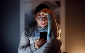 Kiderült, hogyan függ össze a mobilhasználat és a társadalmi státusz