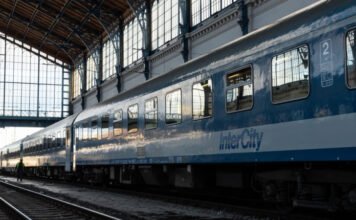 Kisiklott egy motorvonat a Nyugatinál