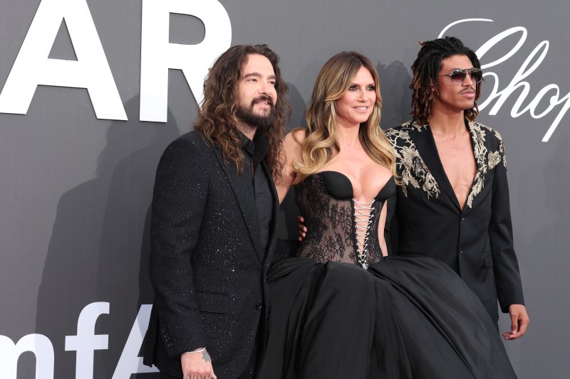 K&ouml;ld&ouml;kig kiv&aacute;gott est&eacute;lyiben g&aacute;l&aacute;zott Heidi Klum