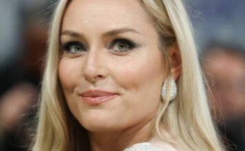 Lindsey Vonn a balesete után három hónappal beragyogta a jótékonysági gálát