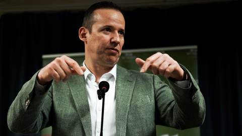 "Ma bel&eacute;pt&uuml;nk a rendszerv&aacute;lt&aacute;s kapuj&aacute;n" &ndash; j&ouml;n a mosoly orsz&aacute;ga?