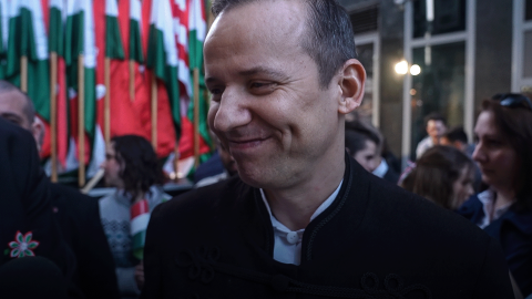 "Ma bel&eacute;pt&uuml;nk a rendszerv&aacute;lt&aacute;s kapuj&aacute;n" &ndash; j&ouml;n a mosoly orsz&aacute;ga?
