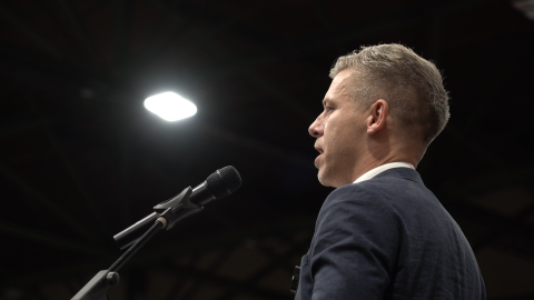 "Ma bel&eacute;pt&uuml;nk a rendszerv&aacute;lt&aacute;s kapuj&aacute;n" &ndash; j&ouml;n a mosoly orsz&aacute;ga?