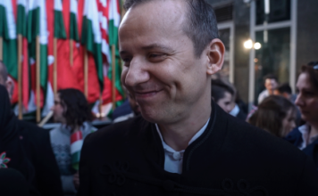 „Ma beléptünk a rendszerváltás kapuján” – jön a mosoly országa?