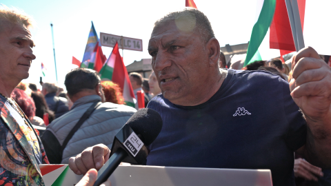 "Ma bel&eacute;pt&uuml;nk a rendszerv&aacute;lt&aacute;s kapuj&aacute;n" &ndash; j&ouml;n a mosoly orsz&aacute;ga?