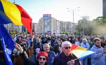 Megbukott a román kormány