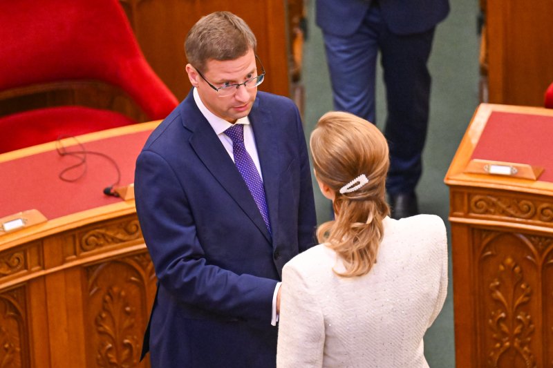 Megv&aacute;lasztott&aacute;k Magyar P&eacute;tert minisztereln&ouml;knek, Forsthoffer &Aacute;gnest h&aacute;zeln&ouml;knek, &uacute;jra kiker&uuml;lt az uni&oacute;s z&aacute;szl&oacute; a Parlamentre &ndash; gal&eacute;ria