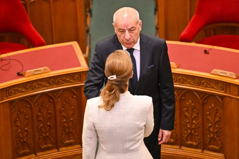 Megv&aacute;lasztott&aacute;k Magyar P&eacute;tert minisztereln&ouml;knek, Forsthoffer &Aacute;gnest h&aacute;zeln&ouml;knek, &uacute;jra kiker&uuml;lt az uni&oacute;s z&aacute;szl&oacute; a Parlamentre &ndash; gal&eacute;ria