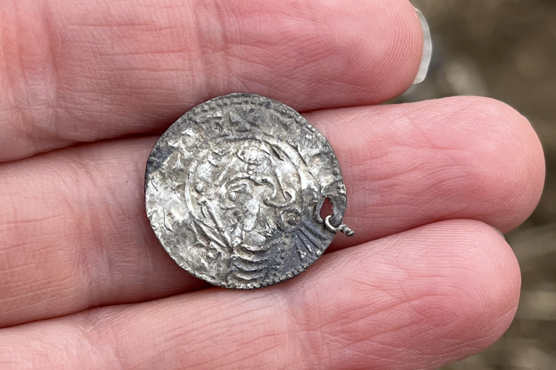 "Nem hittem a f&uuml;lemnek, amikor hallottam r&oacute;la" &ndash; p&eacute;ld&aacute;tlan viking kincshalmot fedeztek fel Norv&eacute;gi&aacute;ban