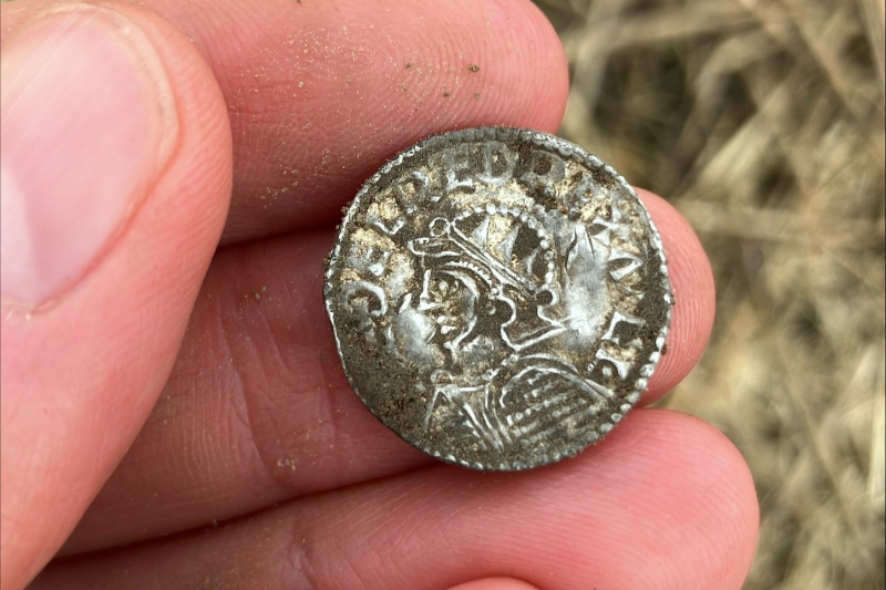 "Nem hittem a f&uuml;lemnek, amikor hallottam r&oacute;la" &ndash; p&eacute;ld&aacute;tlan viking kincshalmot fedeztek fel Norv&eacute;gi&aacute;ban