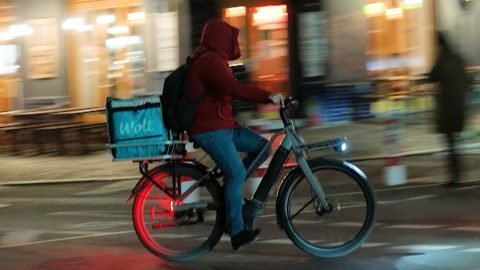 Nem kidobni, megosztani: utcai hűtők r&aacute;szorul&oacute;knak Lengyelorsz&aacute;gban