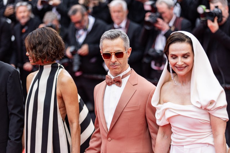 Nincs t&ouml;bb meztelen kebel: ezeket a ruh&aacute;kat kitiltott&aacute;k a cannes-i filmfesztiv&aacute;lr&oacute;l