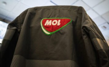 Reagált a Mol: stabilnak nevezik az üzemanyag-ellátást a magyar reptereken