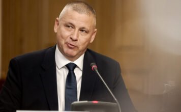 Ruszin-Szendi Romulusz bemutatta a Honvédelmi Minisztérium helyettes államtitkárait is