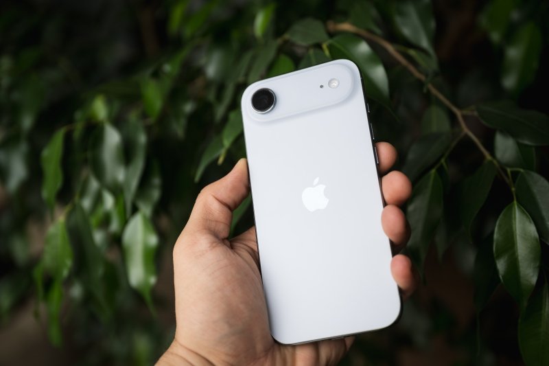 S&uacute;lyos t&ouml;lt&eacute;si hib&aacute;t tal&aacute;ltak az &uacute;j iPhone-okn&aacute;l