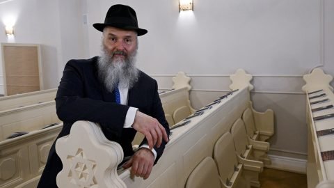 T&ouml;rv&eacute;nys&eacute;rt&eacute;sek &eacute;s bűncselekm&eacute;nyek gyan&uacute;ja mer&uuml;l fel az &Aacute;SZ szerint K&ouml;ves Slom&oacute;&eacute;k alap&iacute;tv&aacute;ny&aacute;n&aacute;l