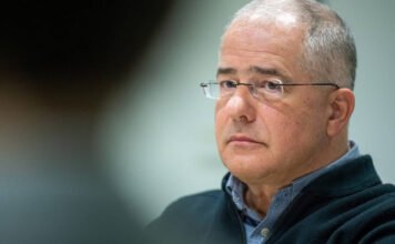 Zárt ajtók mögött dől el, hogy Kósa Lajos marad-e a korcsolyaszövetség elnöke