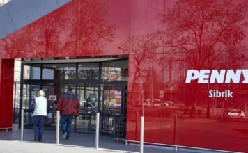 Betett a különadó a multiláncoknak megint: veszteségesek lettek
