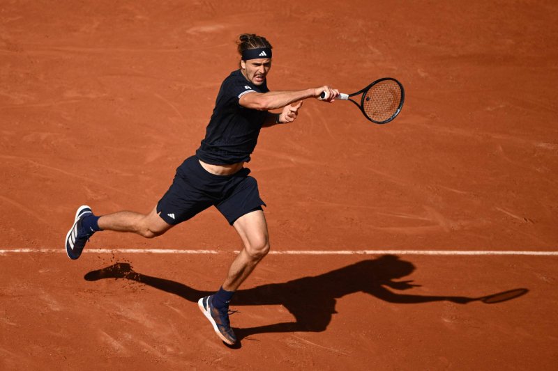 &Eacute;lete legnagyobb meccse előtt megbetegedett, visszal&eacute;pett az előd&ouml;ntőtől a Garros meglepet&eacute;sembere