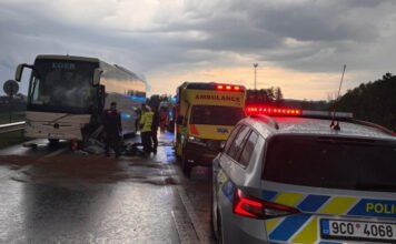 Magyar rendszámú autóbusz balesetezett Csehországban